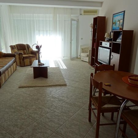Club Topaz Apartments Neptun Extérieur photo